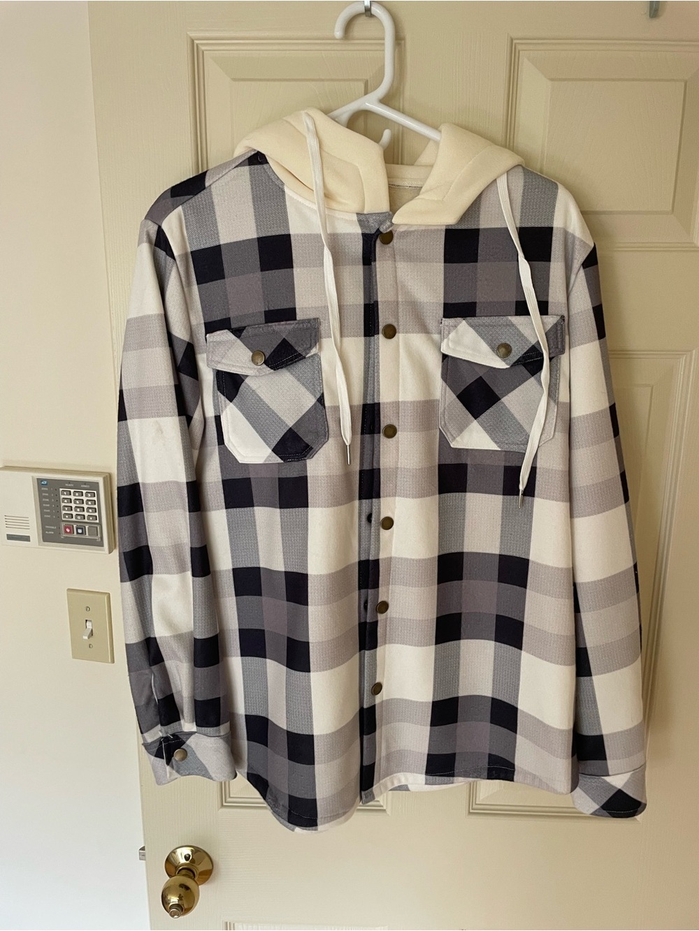 Black & White Plaid Hooded Button-Up Shirt Jacket